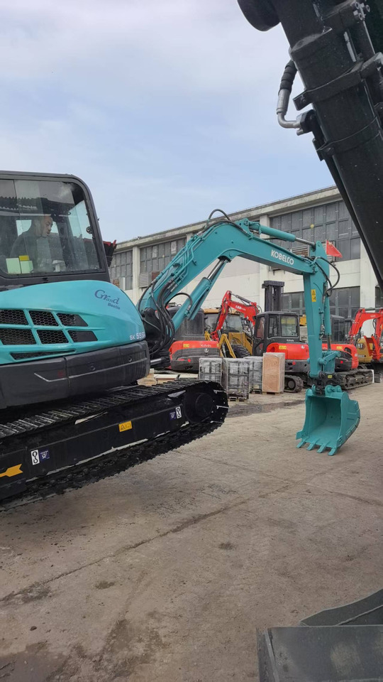KOBELCO SK55 - Minikotró: 5 kép. KOBELCO SK55 - Minikotró: 5 kép.