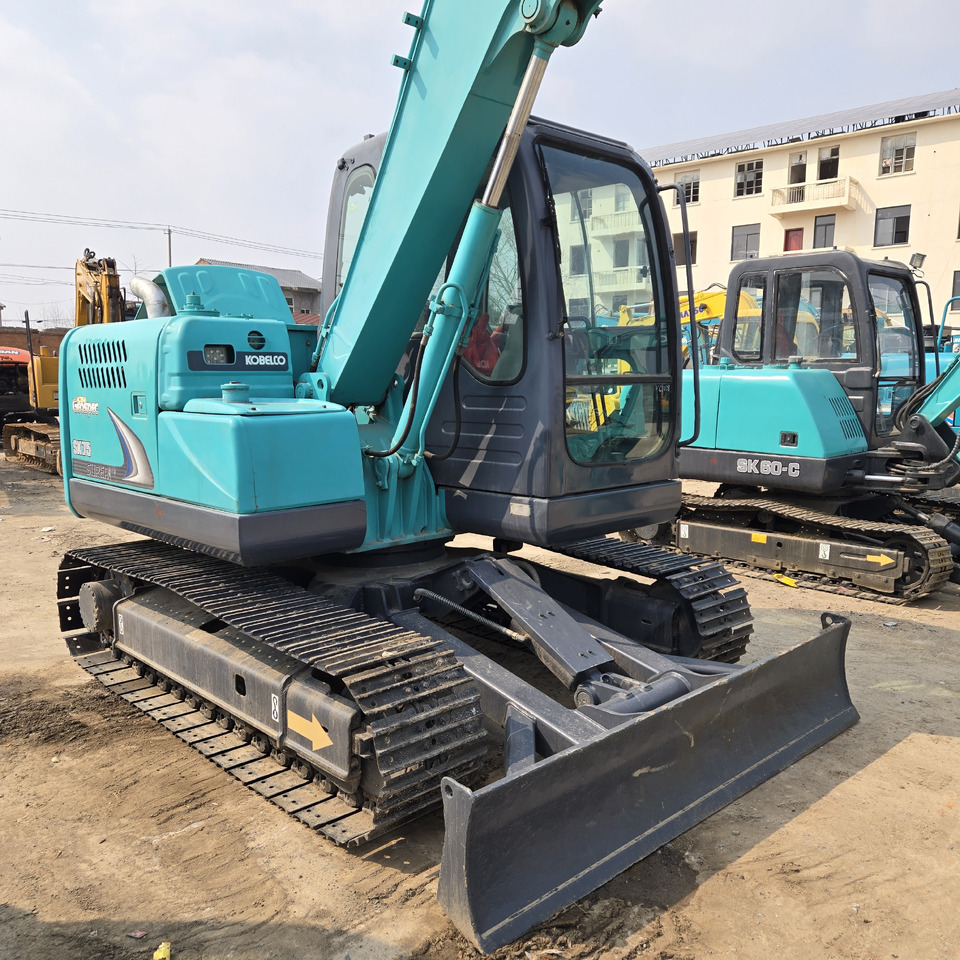KOBELCO SK75 - Minikotró: 1 kép. KOBELCO SK75 - Minikotró: 1 kép.