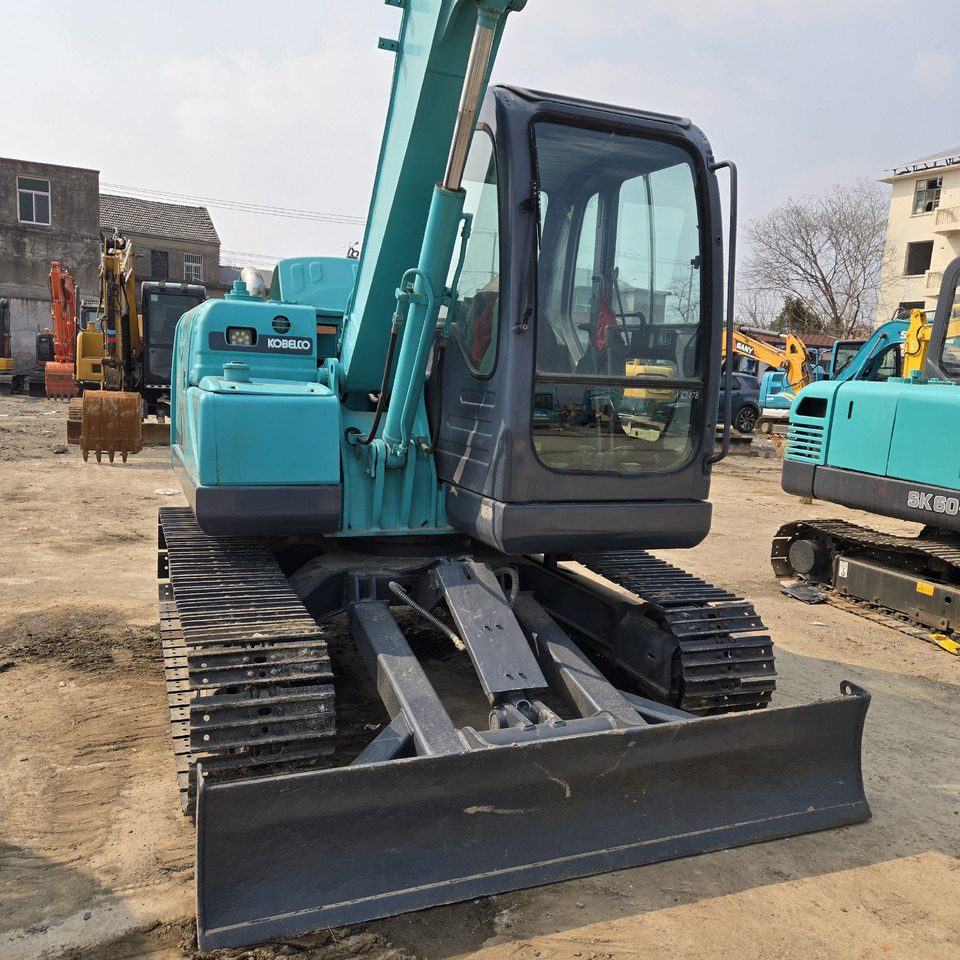 KOBELCO SK75 - Minikotró: 3 kép. KOBELCO SK75 - Minikotró: 3 kép.