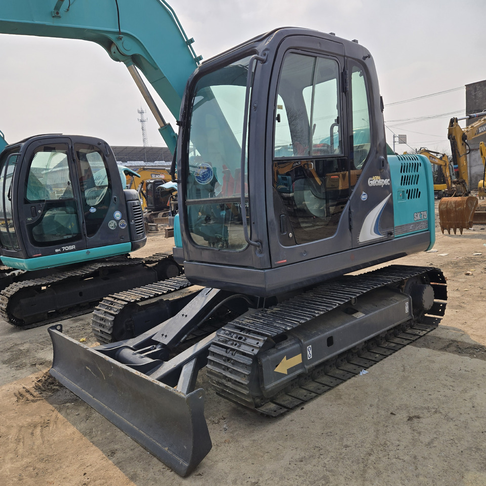 KOBELCO SK75 - Minikotró: 4 kép. KOBELCO SK75 - Minikotró: 4 kép.