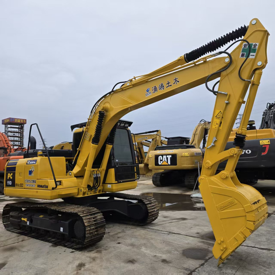 KOMATSU PC110 - Kotrógép: 3 kép. KOMATSU PC110 - Kotrógép: 3 kép.