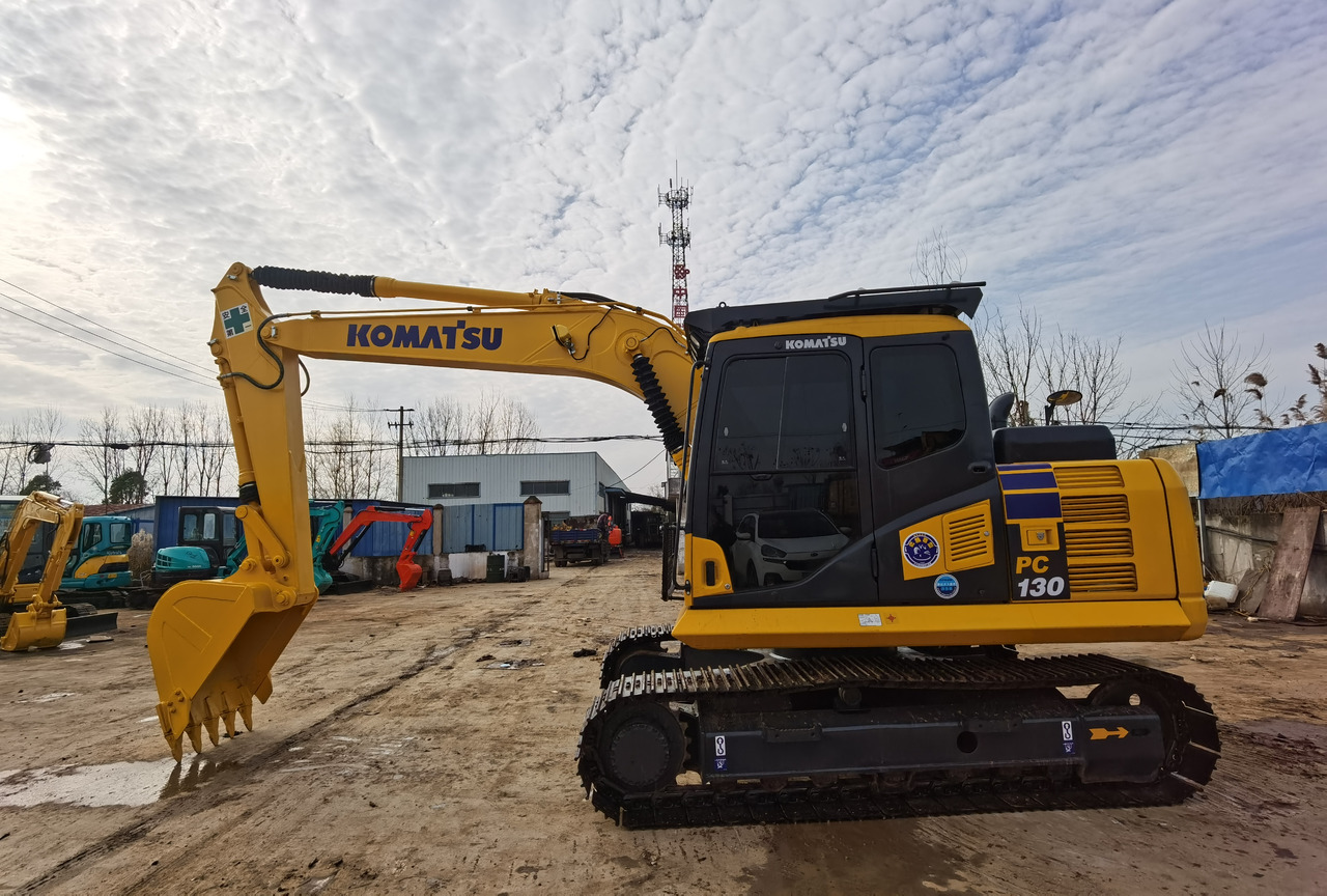 KOMATSU PC130 - Kotrógép: 5 kép. KOMATSU PC130 - Kotrógép: 5 kép.