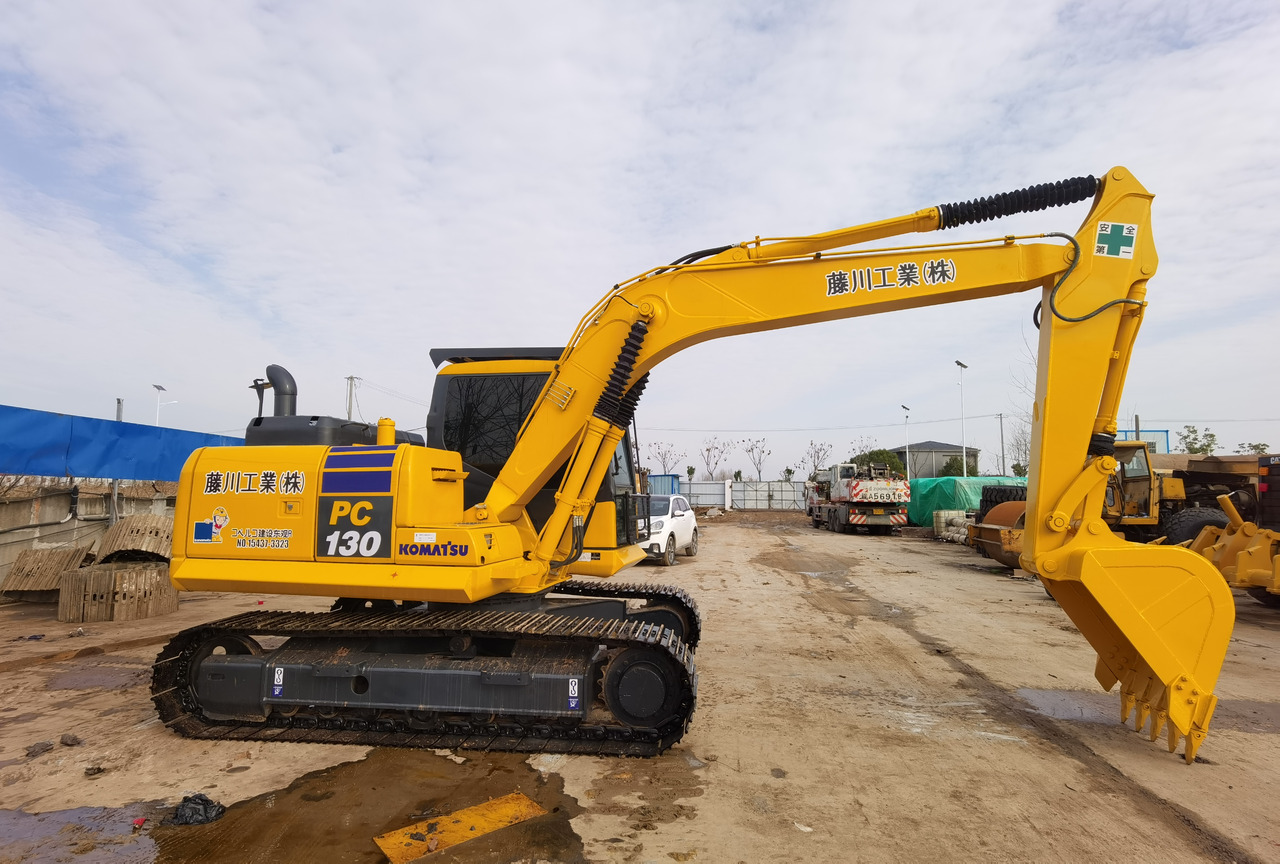KOMATSU PC130 - Kotrógép: 1 kép. KOMATSU PC130 - Kotrógép: 1 kép.