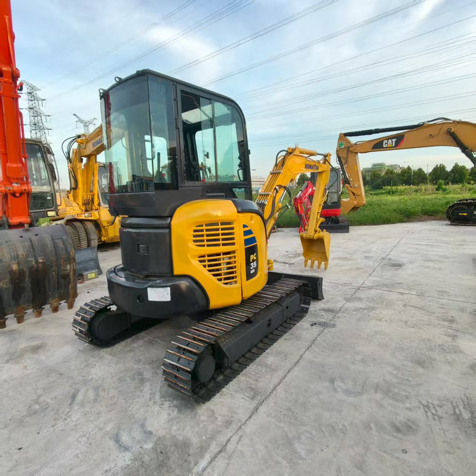 KOMATSU PC35MR - Minikotró: 4 kép. KOMATSU PC35MR - Minikotró: 4 kép.