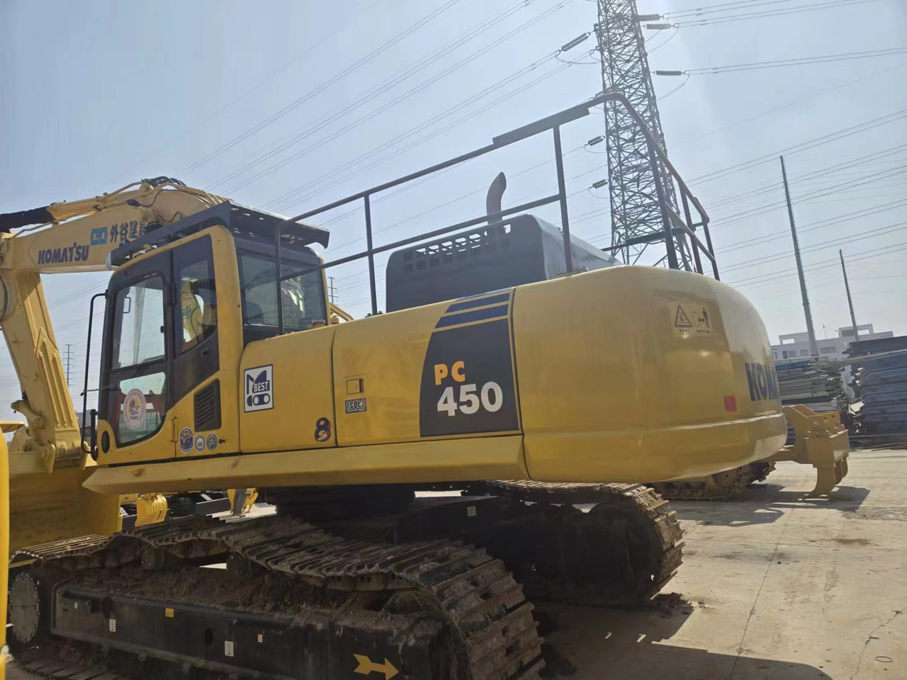 KOMATSU PC450-8 - Kotrógép: 5 kép. KOMATSU PC450-8 - Kotrógép: 5 kép.