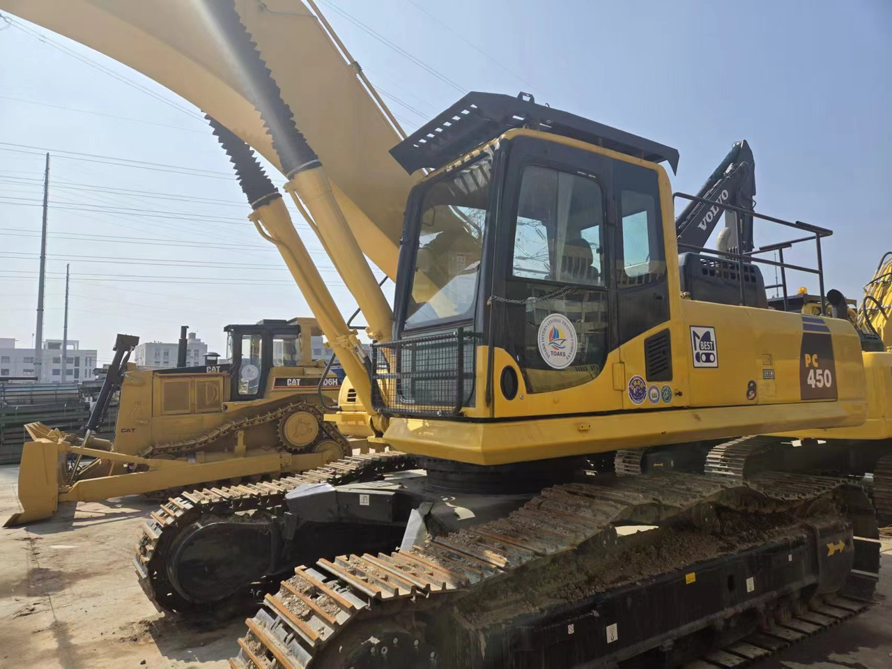 KOMATSU PC450-8 - Kotrógép: 4 kép. KOMATSU PC450-8 - Kotrógép: 4 kép.