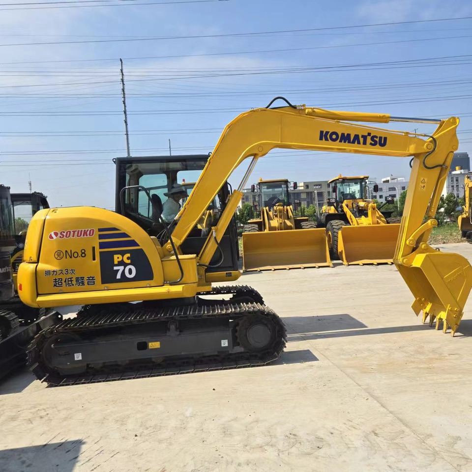 KOMATSU PC70-8 - Minikotró: 1 kép. KOMATSU PC70-8 - Minikotró: 1 kép.