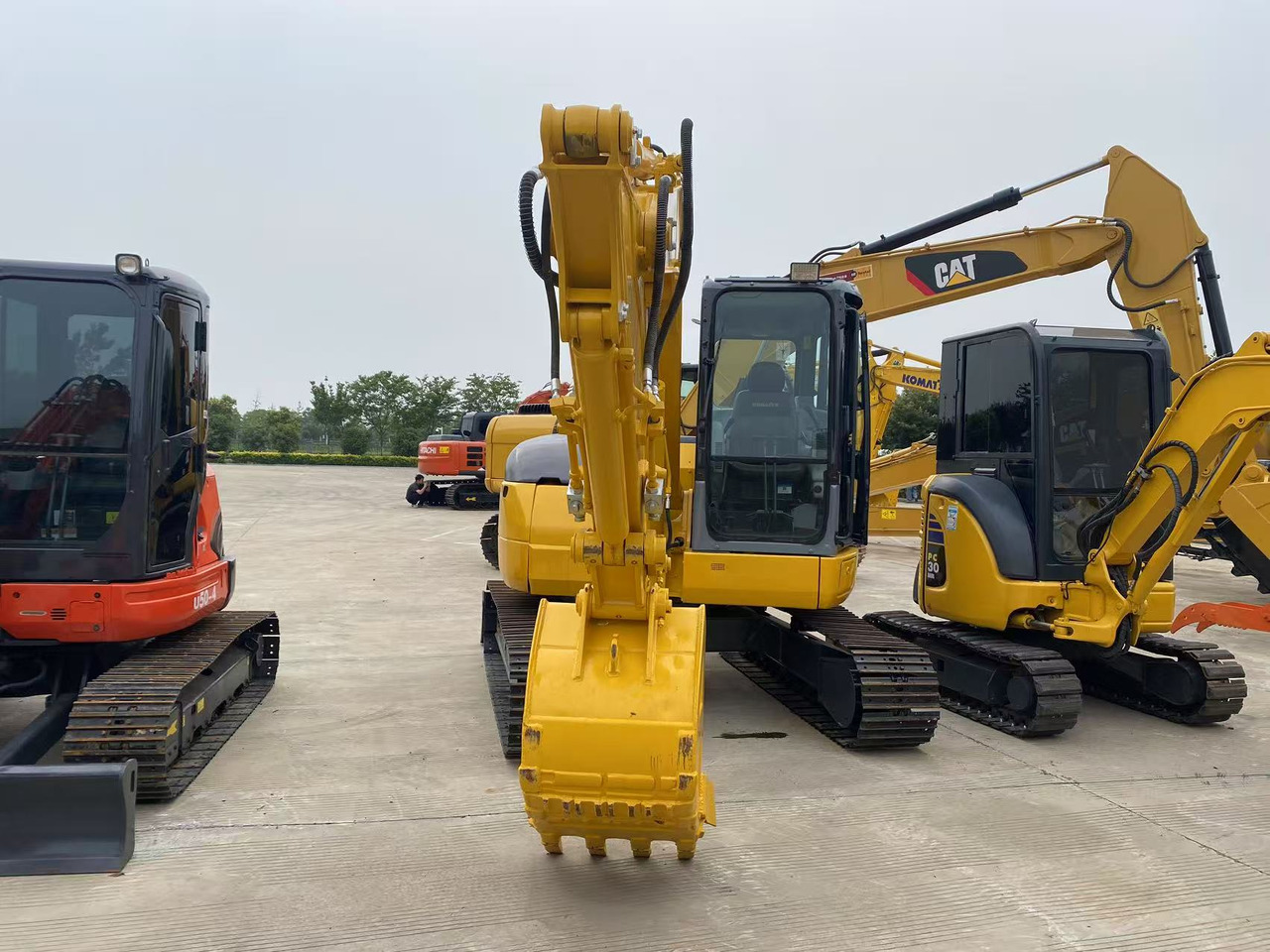 KOMATSU PC78US - Minikotró: 4 kép. KOMATSU PC78US - Minikotró: 4 kép.
