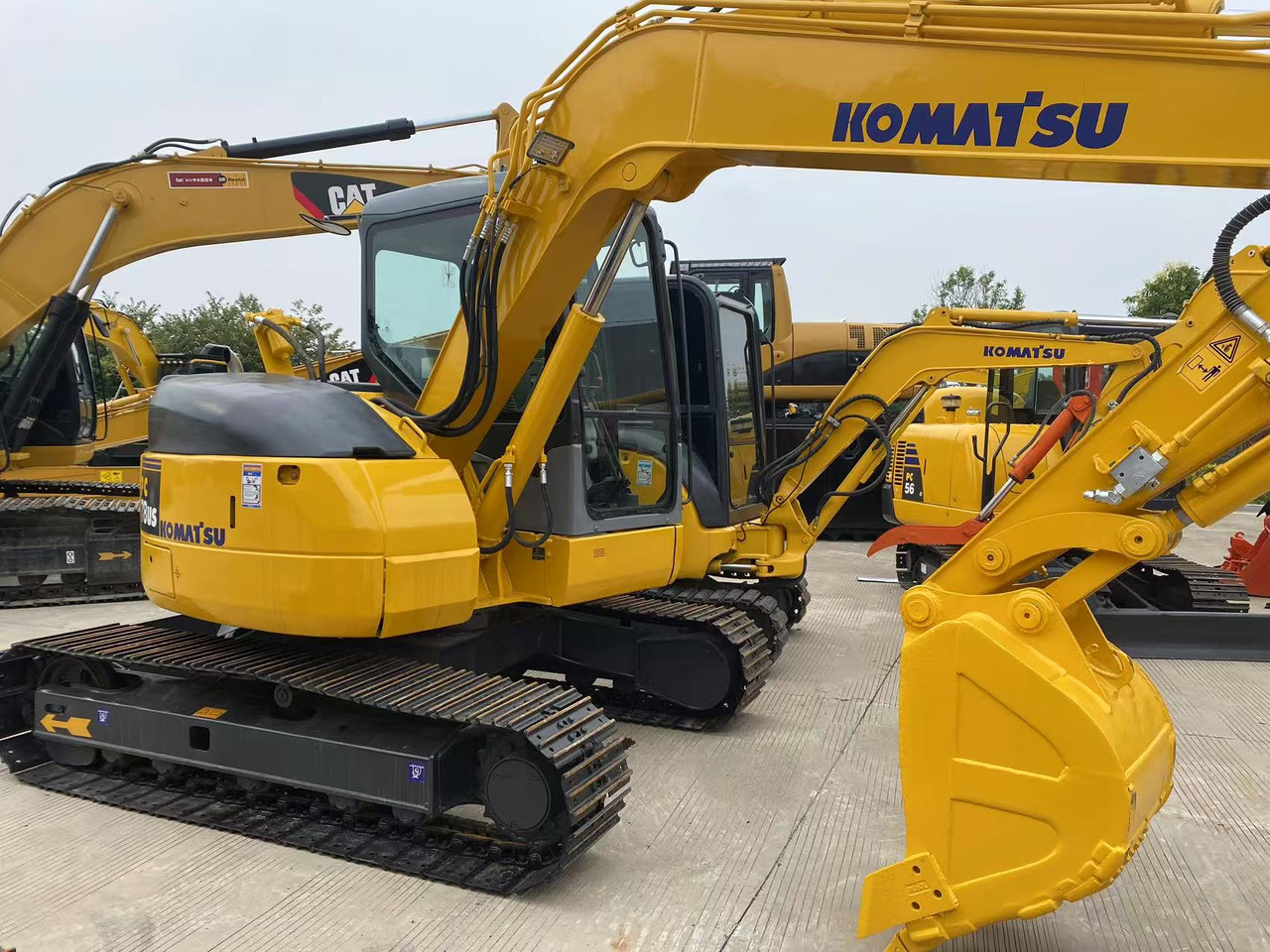 KOMATSU PC78US - Minikotró: 2 kép. KOMATSU PC78US - Minikotró: 2 kép.