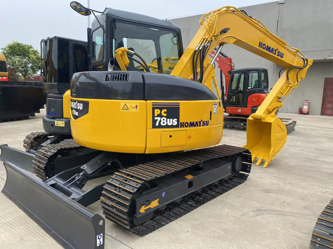 KOMATSU PC78US - Minikotró: 1 kép. KOMATSU PC78US - Minikotró: 1 kép.