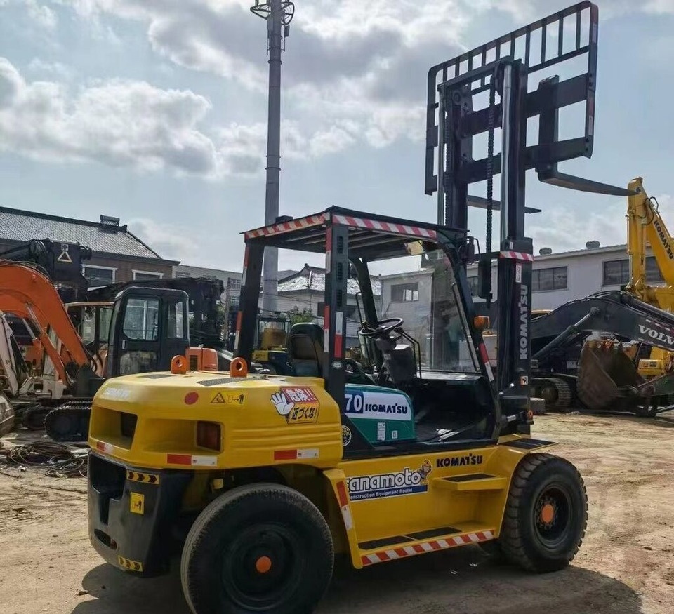 Komatsu FD70 - Dízel targonca: 2 kép. Komatsu FD70 - Dízel targonca: 2 kép.