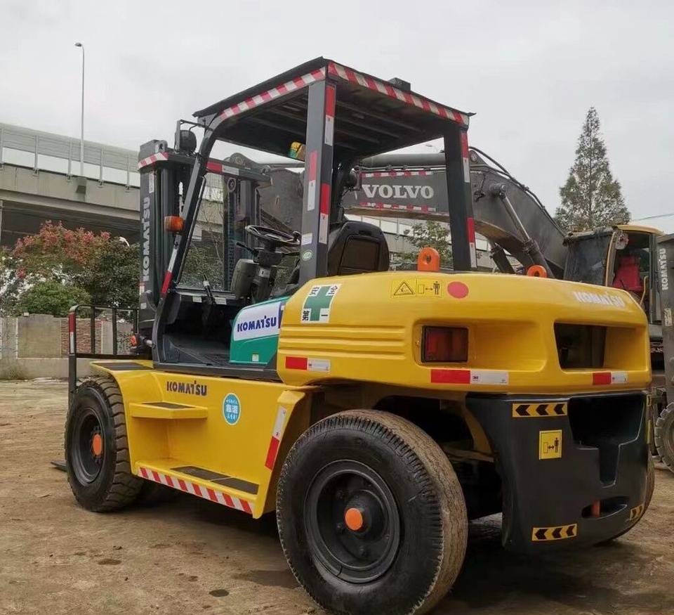 Dízel targonca Komatsu FD70: 6 kép.
