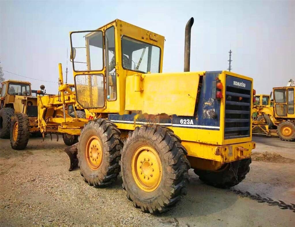 Komatsu GD623A - Gréder: 4 kép. Komatsu GD623A - Gréder: 4 kép.