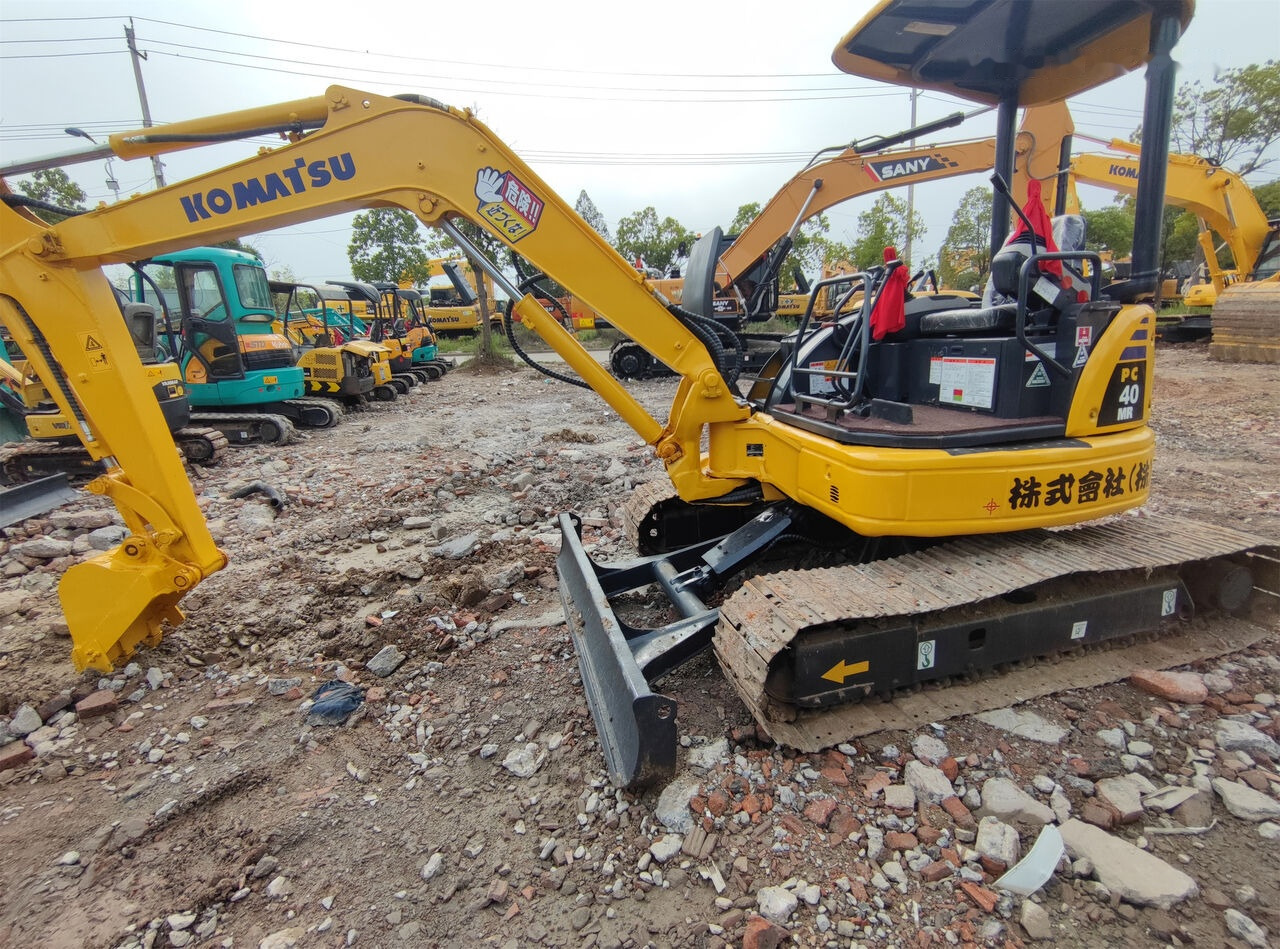 Komatsu PC40MR - Lánctalpas kotró: 1 kép. Komatsu PC40MR - Lánctalpas kotró: 1 kép.