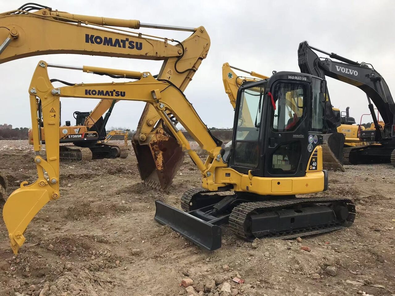 Komatsu PC40MR - Lánctalpas kotró: 1 kép. Komatsu PC40MR - Lánctalpas kotró: 1 kép.