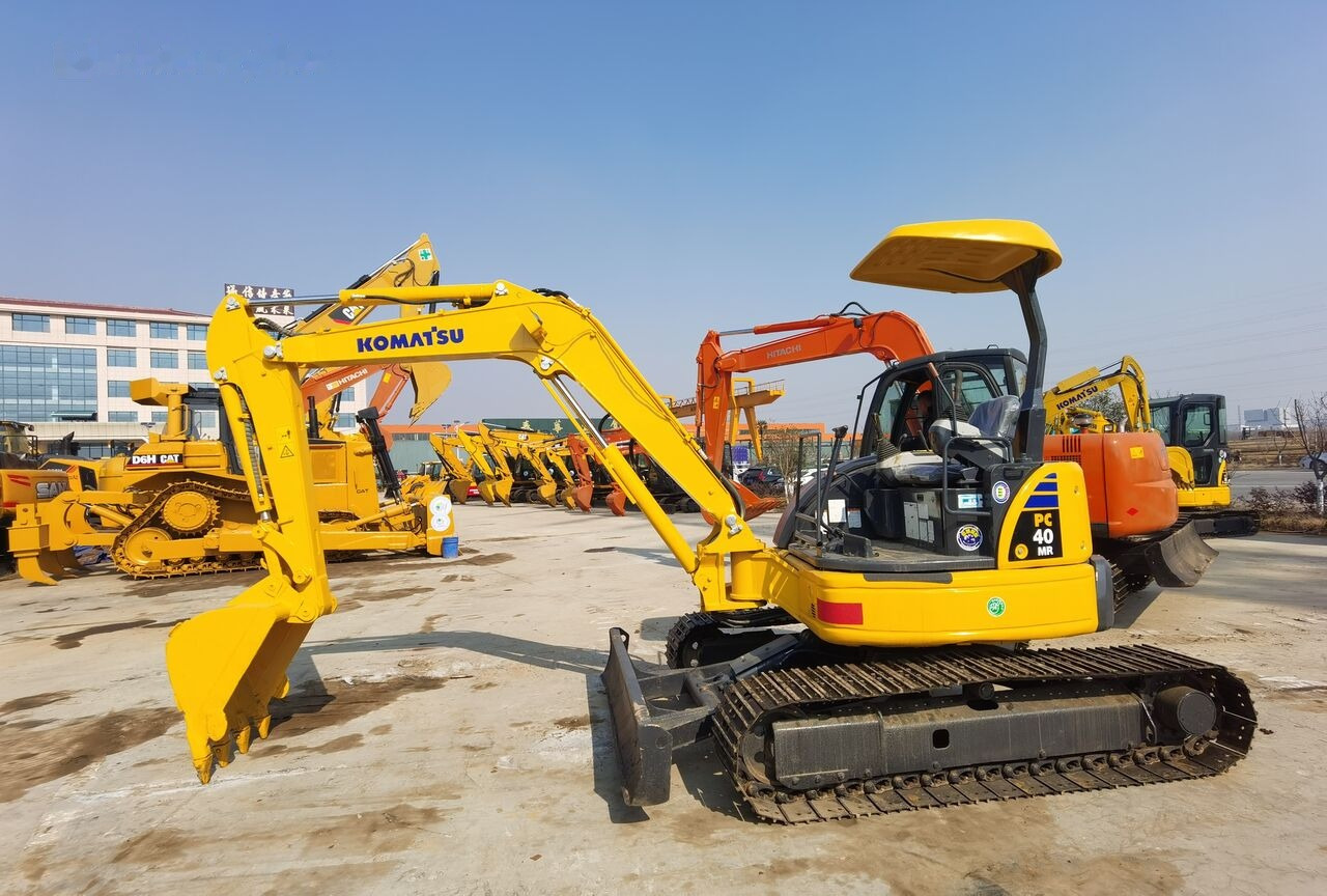Komatsu PC40MR - Minikotró: 1 kép. Komatsu PC40MR - Minikotró: 1 kép.