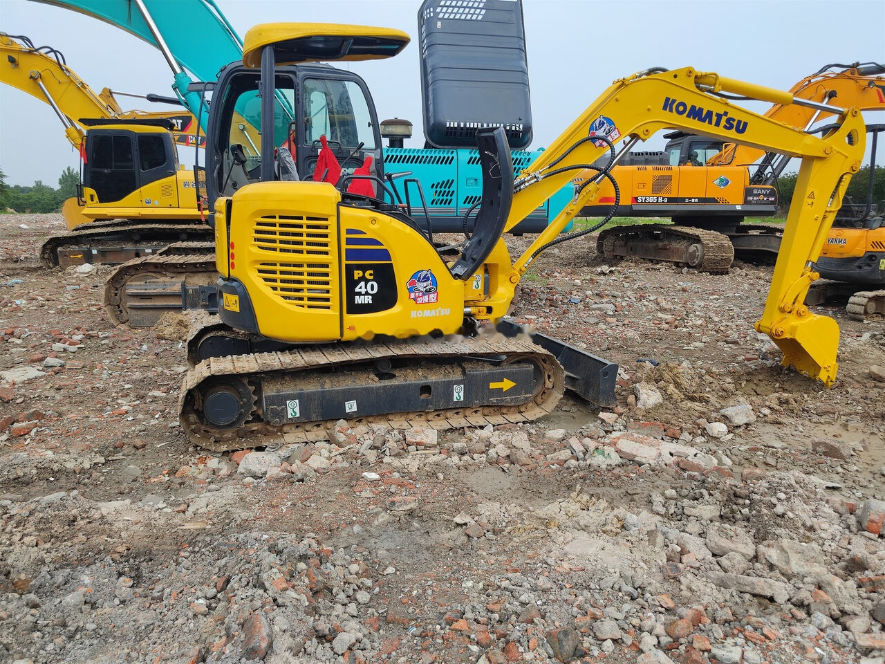 Komatsu PC40MR - Lánctalpas kotró: 4 kép. Komatsu PC40MR - Lánctalpas kotró: 4 kép.