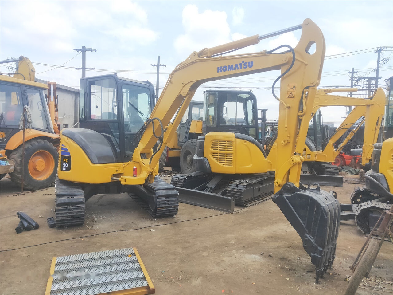 Komatsu PC50MR - Minikotró: 4 kép. Komatsu PC50MR - Minikotró: 4 kép.