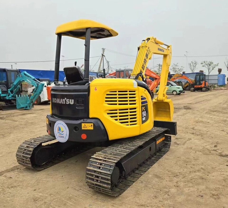 Komatsu PC50MR with canopy - Minikotró: 2 kép. Komatsu PC50MR with canopy - Minikotró: 2 kép.