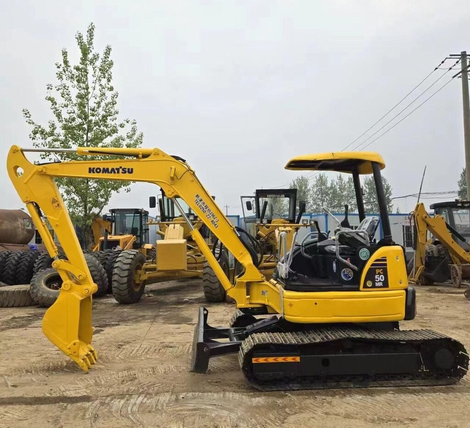 Komatsu PC50MR with canopy - Minikotró: 1 kép. Komatsu PC50MR with canopy - Minikotró: 1 kép.
