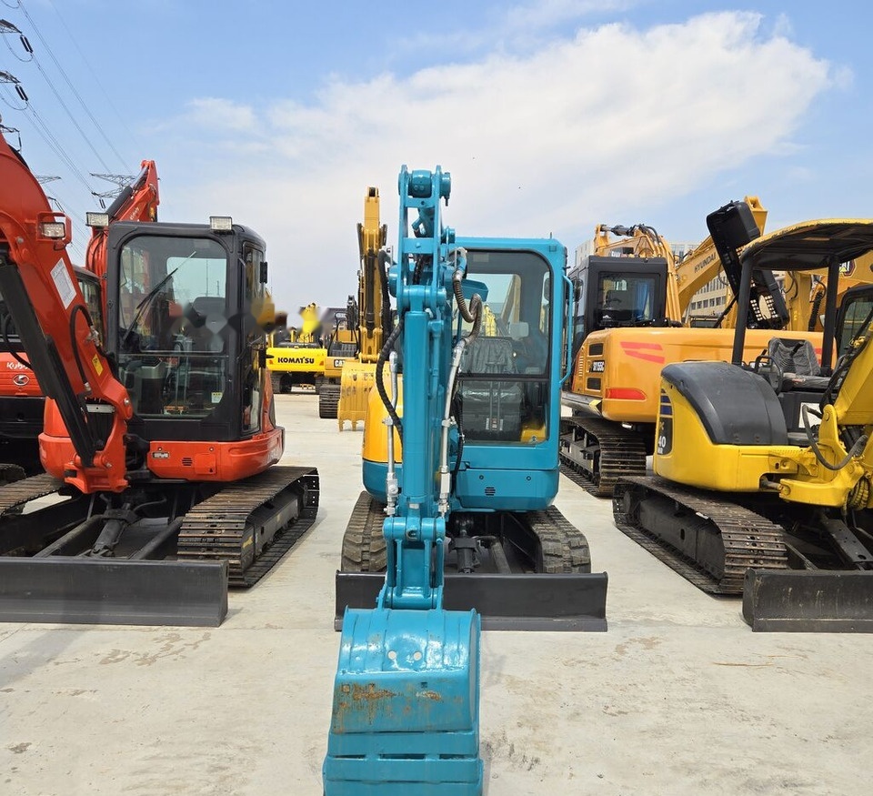 Kubota U25 with swing boom - Minikotró: 3 kép. Kubota U25 with swing boom - Minikotró: 3 kép.