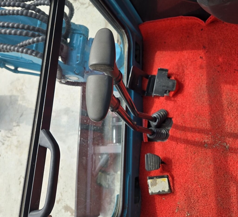 Kubota U25 with swing boom - Minikotró: 5 kép. Kubota U25 with swing boom - Minikotró: 5 kép.