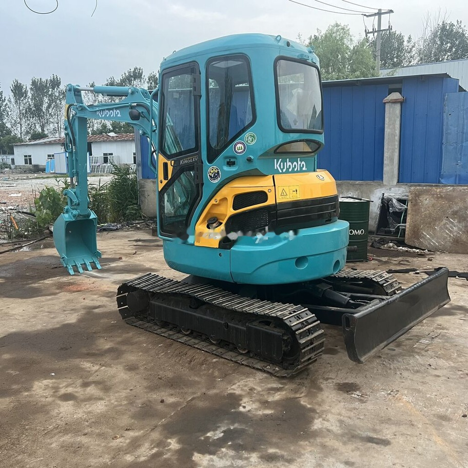 Kubota U25S - Lánctalpas kotró: 2 kép. Kubota U25S - Lánctalpas kotró: 2 kép.