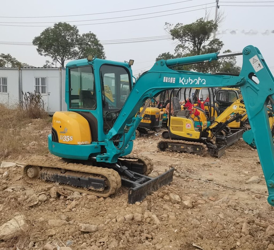 Kubota U35 - Minikotró: 4 kép. Kubota U35 - Minikotró: 4 kép.