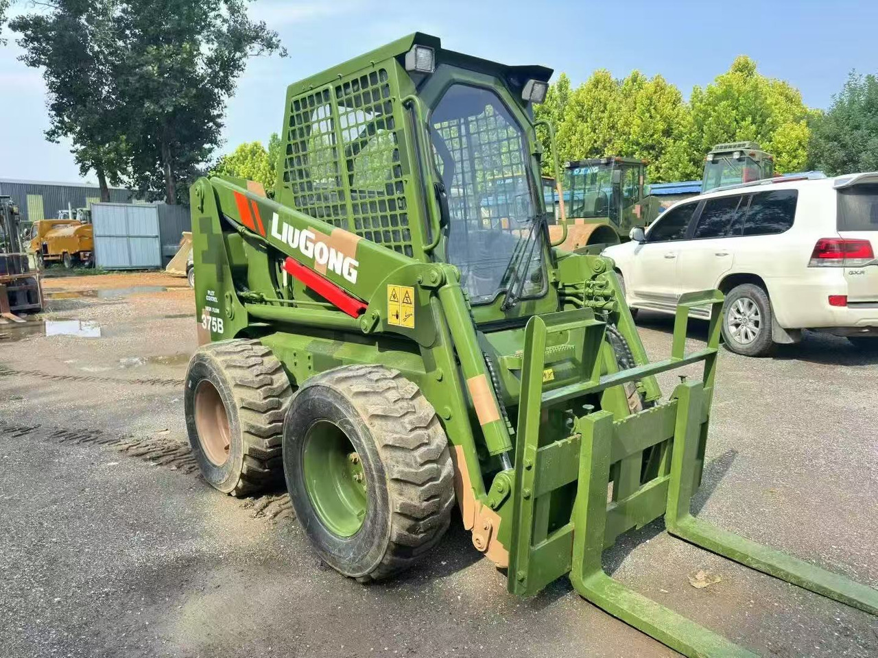 LIUGONG 375B - Mini homlokrakodó: 1 kép. LIUGONG 375B - Mini homlokrakodó: 1 kép.