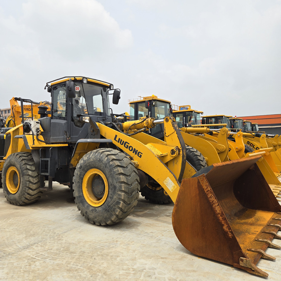 LIUGONG 856H - Gumikerekes homlokrakodó: 2 kép. LIUGONG 856H - Gumikerekes homlokrakodó: 2 kép.