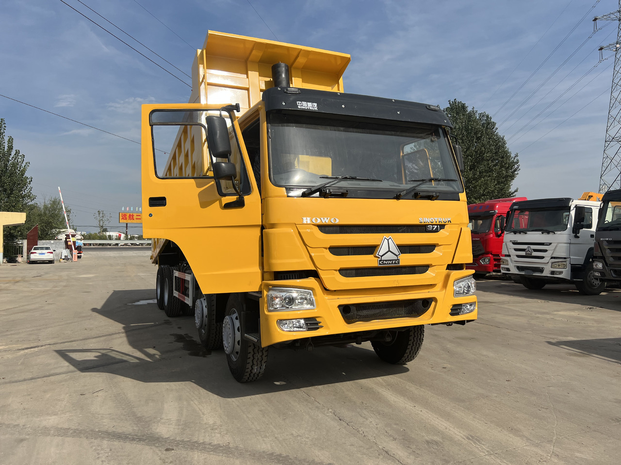 SINOTRUK HOWO 8*4 RHD - Billenőplatós teherautó: 4 kép. SINOTRUK HOWO 8*4 RHD - Billenőplatós teherautó: 4 kép.