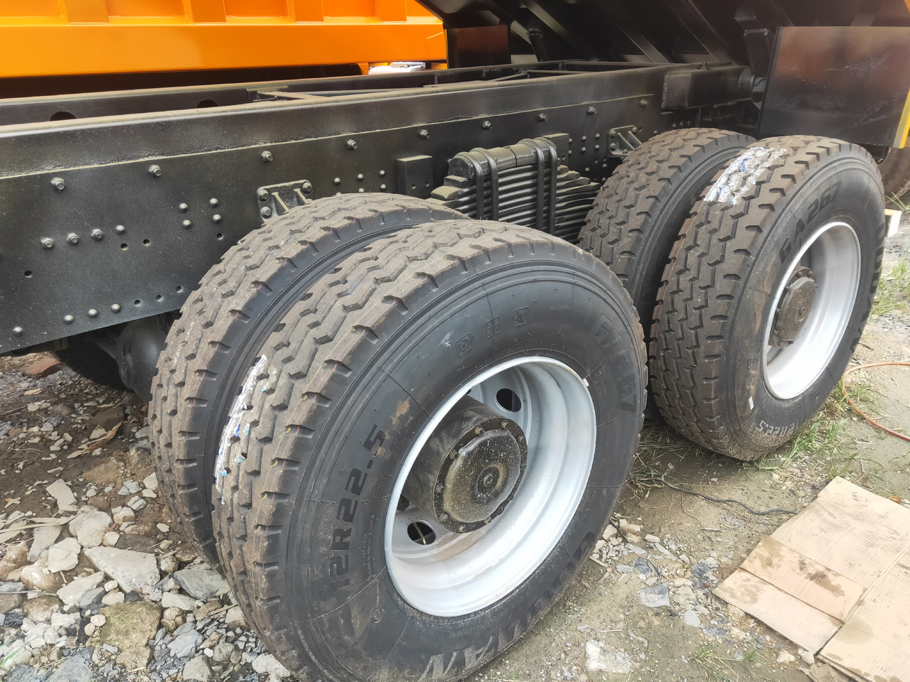Shacman F3000 6*4 Dump truck - Billenőplatós teherautó: 5 kép. Shacman F3000 6*4 Dump truck - Billenőplatós teherautó: 5 kép.