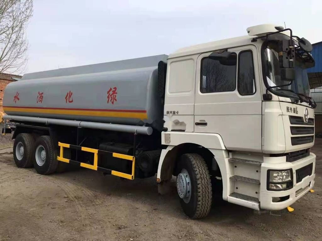 Shacman F3000 - Szippantós autó: 2 kép. Shacman F3000 - Szippantós autó: 2 kép.