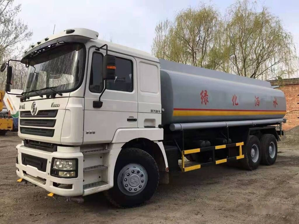 Shacman F3000 - Szippantós autó: 1 kép. Shacman F3000 - Szippantós autó: 1 kép.