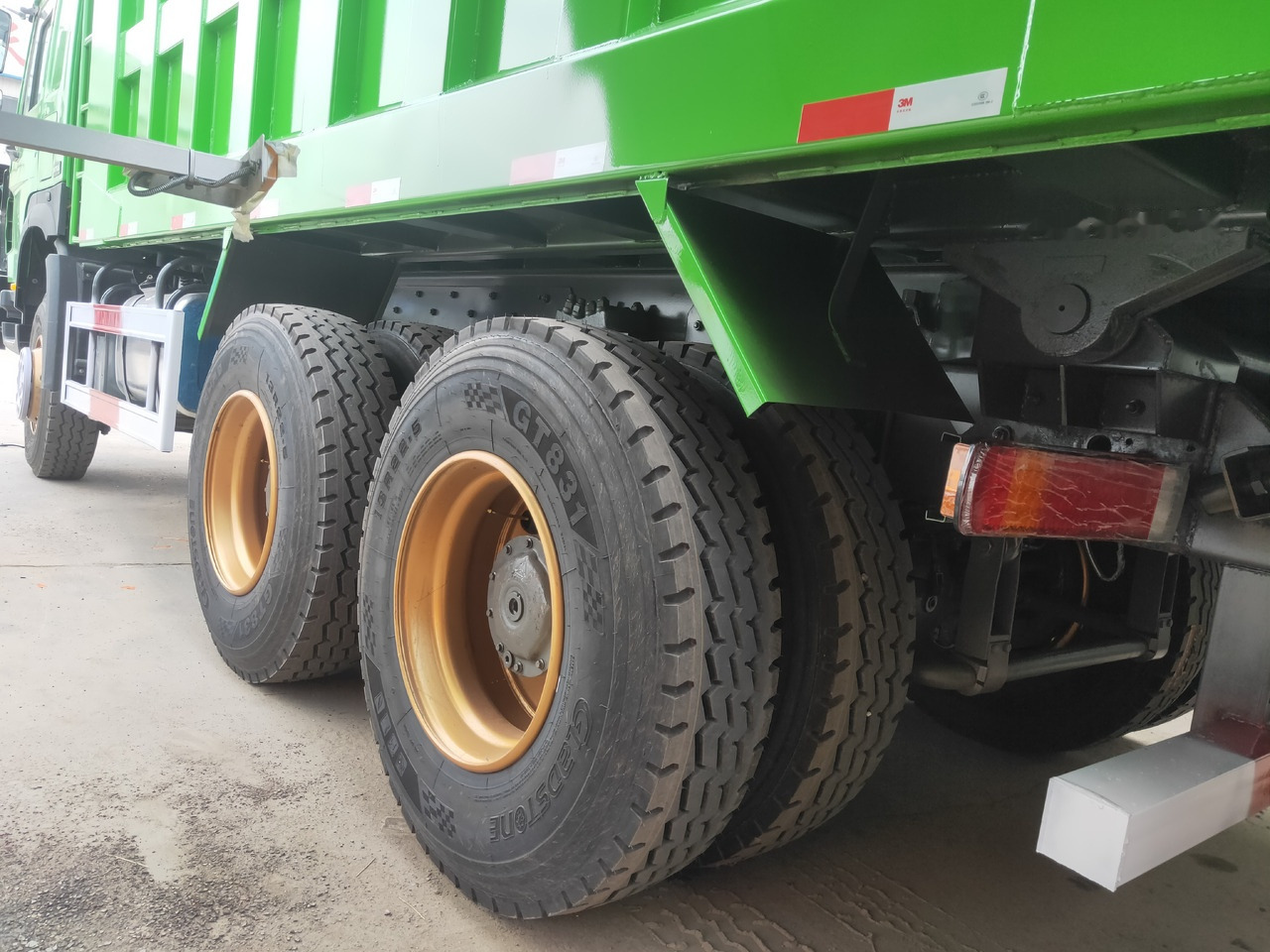 Billenőplatós teherautó Sinotruk HOWO 371 6*4 Dump truck: 9 kép.