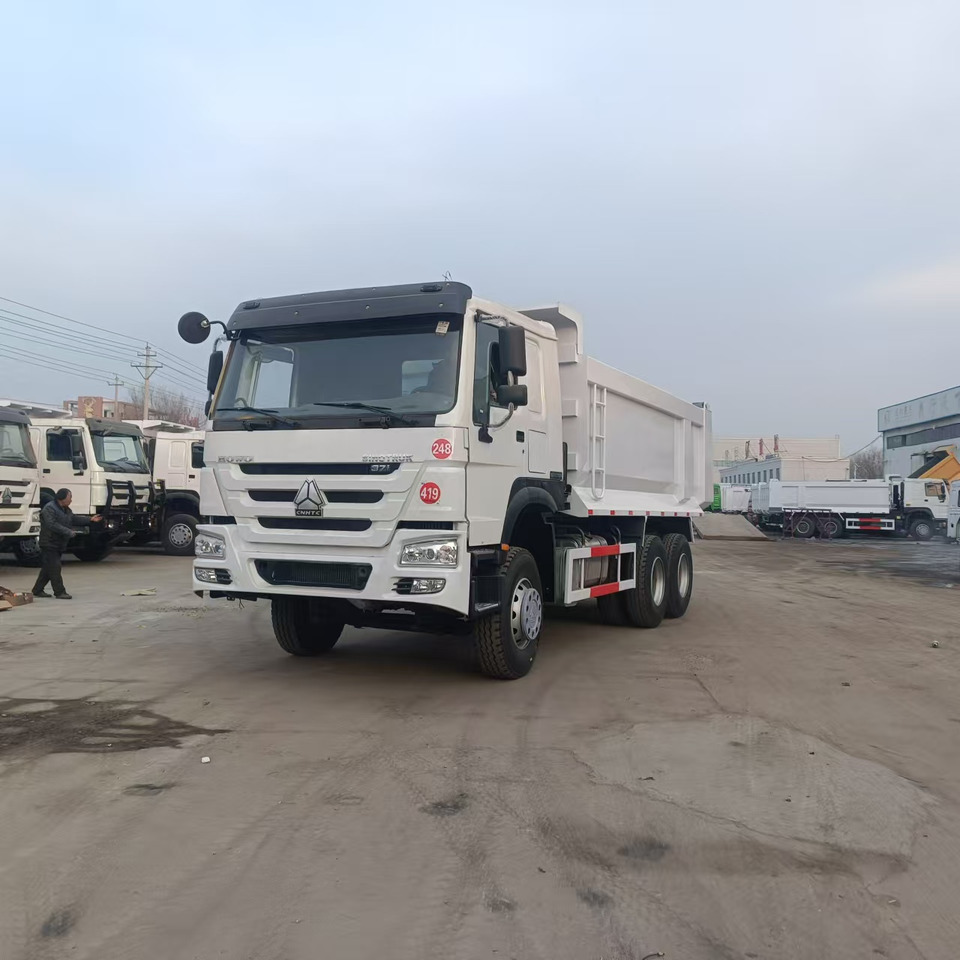 Sinotruk HOWO 371 6*4 Dump truck - Billenőplatós teherautó: 3 kép. Sinotruk HOWO 371 6*4 Dump truck - Billenőplatós teherautó: 3 kép.