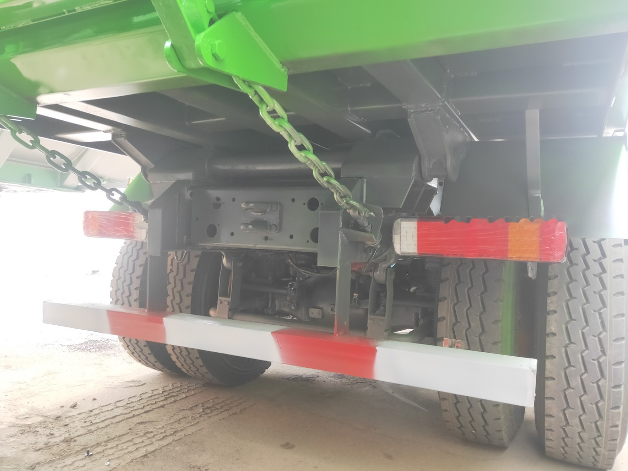 Billenőplatós teherautó Sinotruk HOWO 371 6*4 Dump truck: 8 kép.