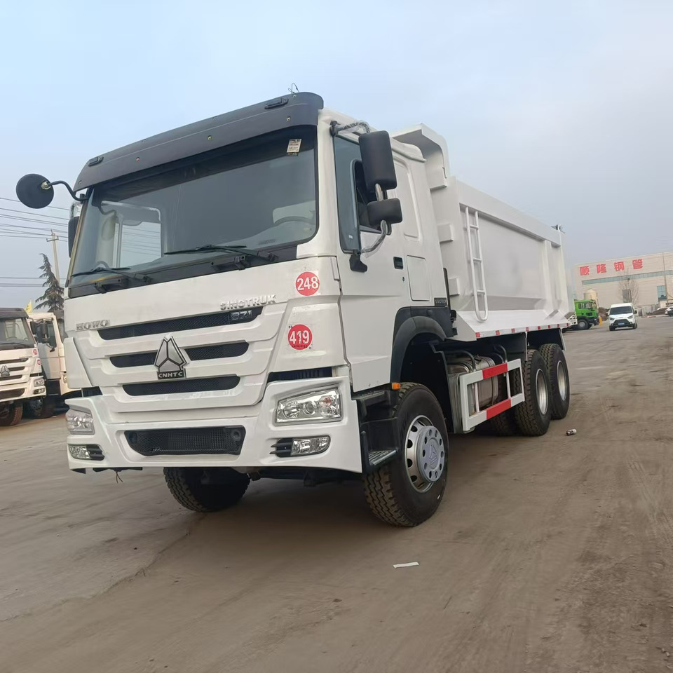 Sinotruk HOWO 371 6*4 Dump truck - Billenőplatós teherautó: 1 kép. Sinotruk HOWO 371 6*4 Dump truck - Billenőplatós teherautó: 1 kép.