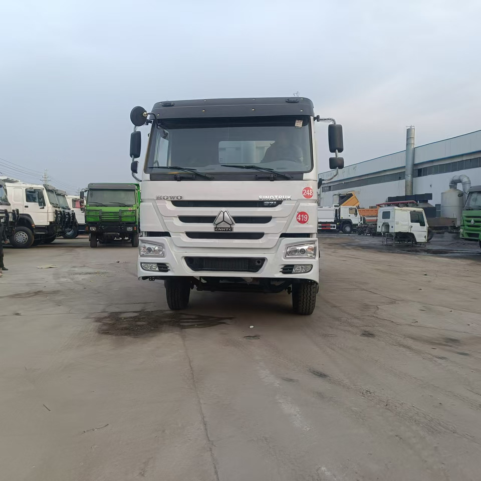 Sinotruk HOWO 371 6*4 Dump truck - Billenőplatós teherautó: 4 kép. Sinotruk HOWO 371 6*4 Dump truck - Billenőplatós teherautó: 4 kép.