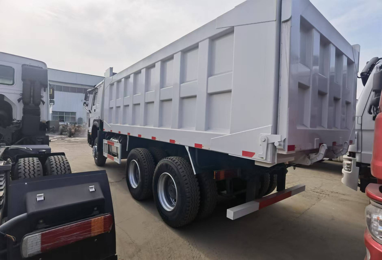 Sinotruk HOWO 371 6*4 Dump truck(Right rudder) - Billenőplatós teherautó: 2 kép. Sinotruk HOWO 371 6*4 Dump truck(Right rudder) - Billenőplatós teherautó: 2 kép.