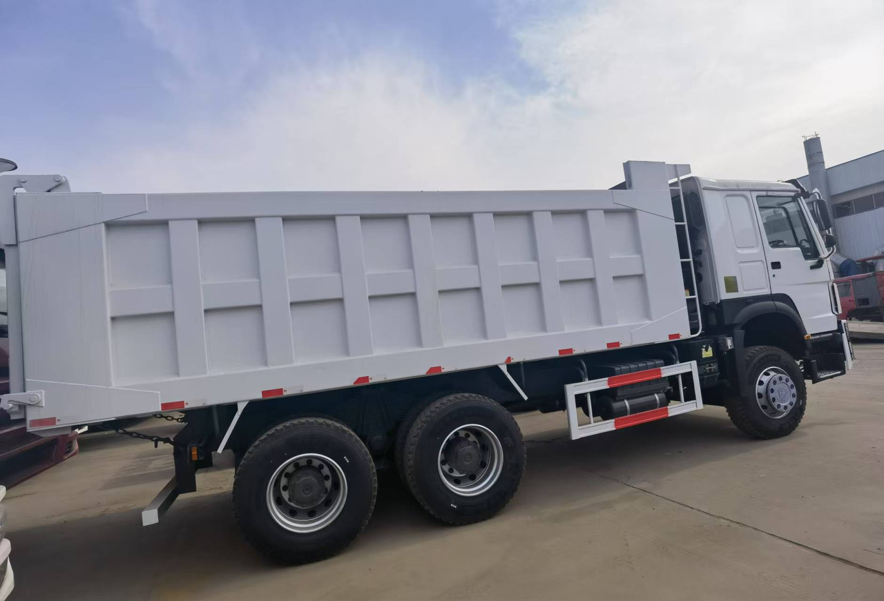 Sinotruk HOWO 371 6*4 Dump truck(Right rudder) - Billenőplatós teherautó: 4 kép. Sinotruk HOWO 371 6*4 Dump truck(Right rudder) - Billenőplatós teherautó: 4 kép.