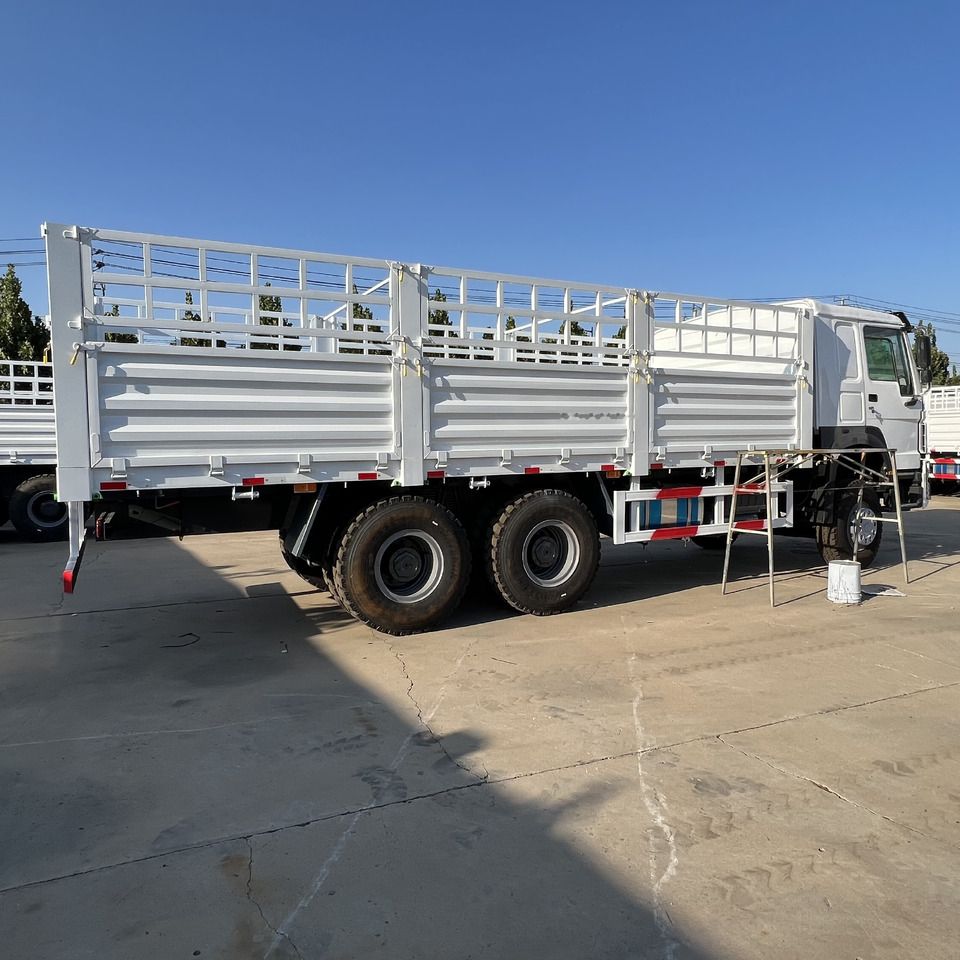 Sinotruk HOWO 371 6*4 Fence truck - Platós teherautó: 4 kép. Sinotruk HOWO 371 6*4 Fence truck - Platós teherautó: 4 kép.