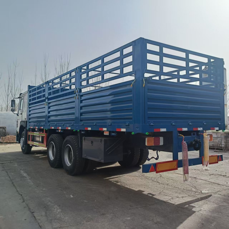 Sinotruk HOWO 371 6*4 Fence truck - Platós teherautó: 4 kép. Sinotruk HOWO 371 6*4 Fence truck - Platós teherautó: 4 kép.