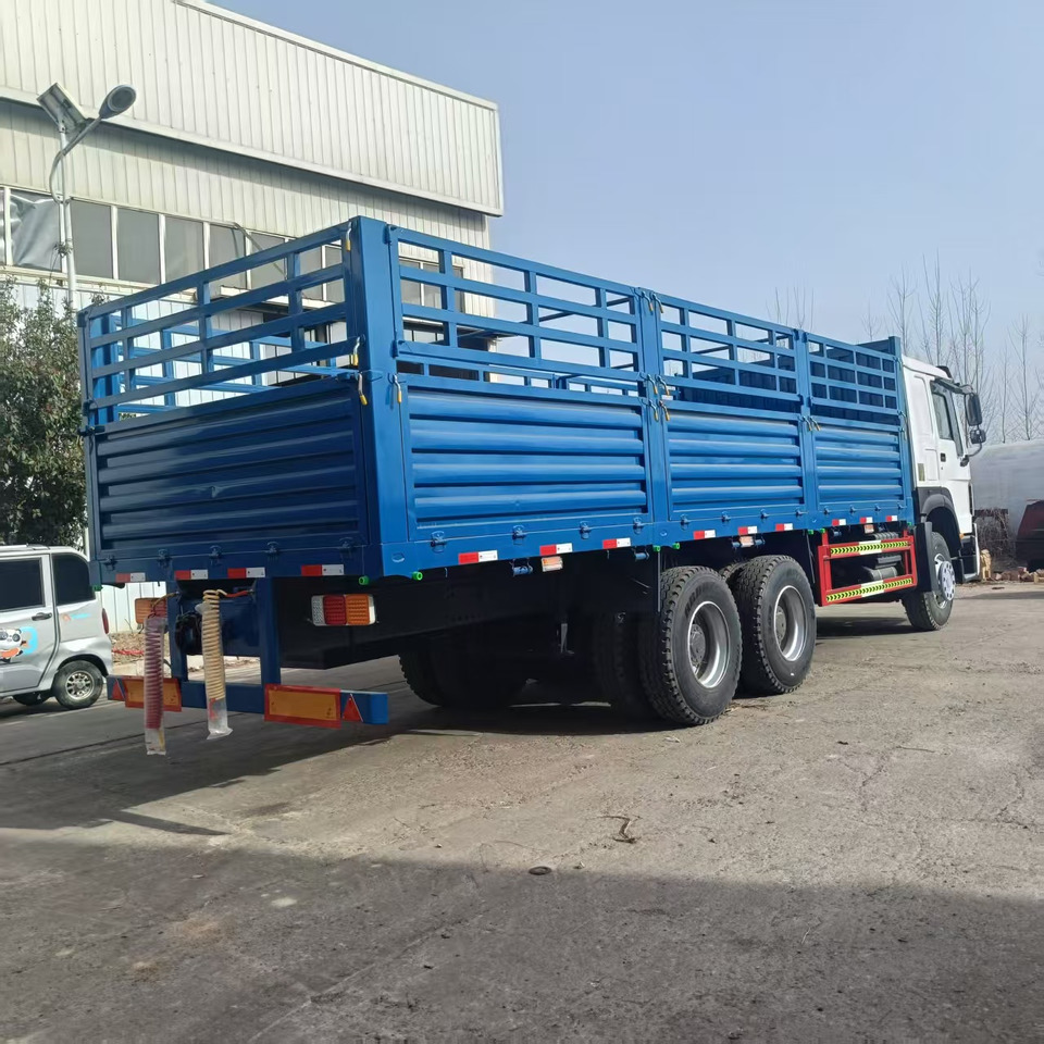 Sinotruk HOWO 371 6*4 Fence truck - Platós teherautó: 5 kép. Sinotruk HOWO 371 6*4 Fence truck - Platós teherautó: 5 kép.