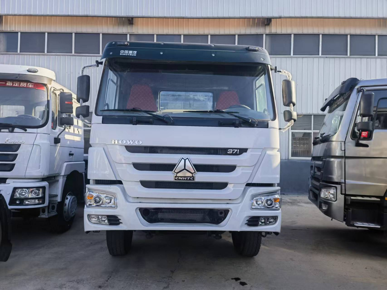 Sinotruk HOWO 371 6*4 Fence truck - Platós teherautó: 4 kép. Sinotruk HOWO 371 6*4 Fence truck - Platós teherautó: 4 kép.