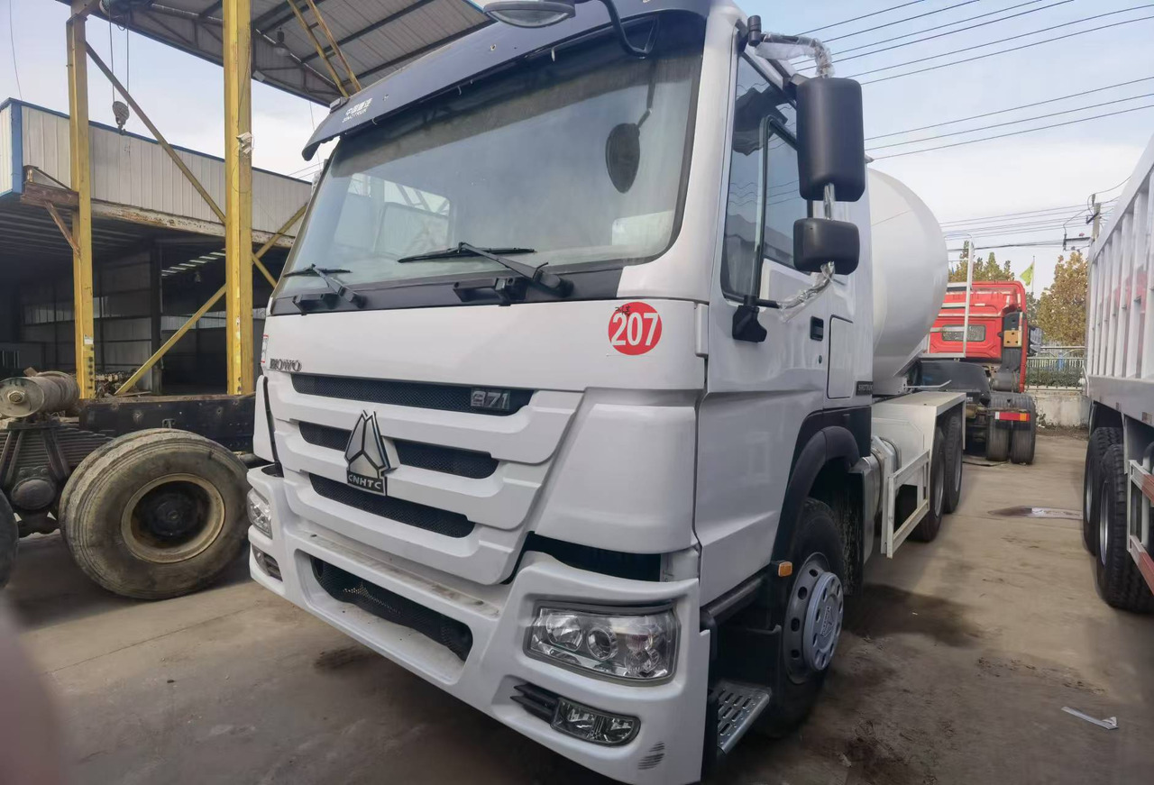 Betonmixer Sinotruk HOWO 371 Concrete mixer truck: 8 kép.