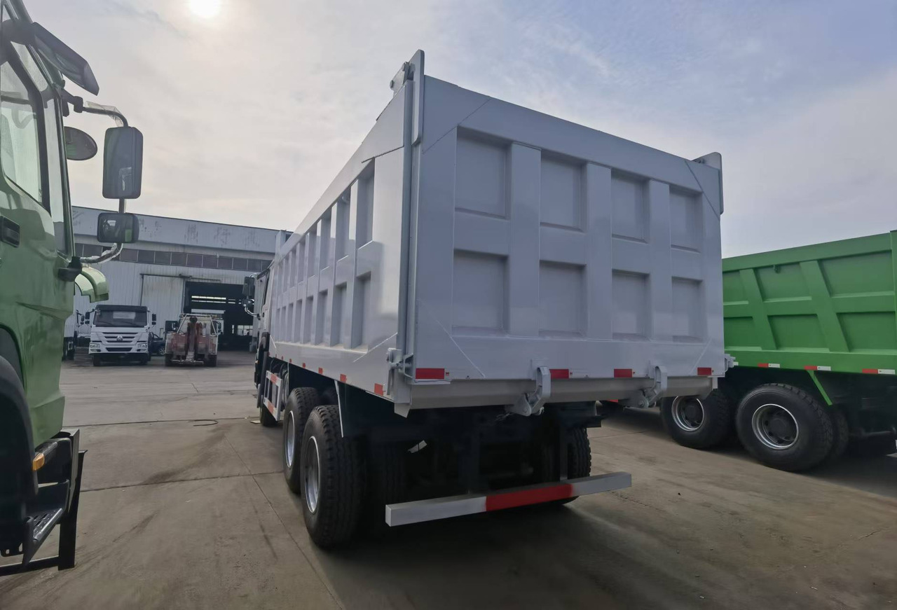Sinotruk HOWO 371 Dump truck - Billenőplatós teherautó: 2 kép. Sinotruk HOWO 371 Dump truck - Billenőplatós teherautó: 2 kép.