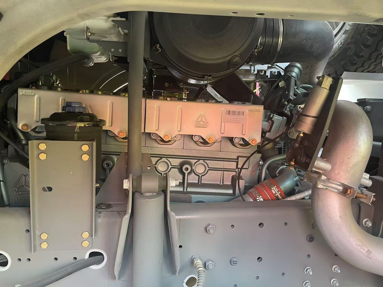 Sinotruk HOWO 371 brand new 6*4 Dump truck - Billenőplatós teherautó: 3 kép. Sinotruk HOWO 371 brand new 6*4 Dump truck - Billenőplatós teherautó: 3 kép.