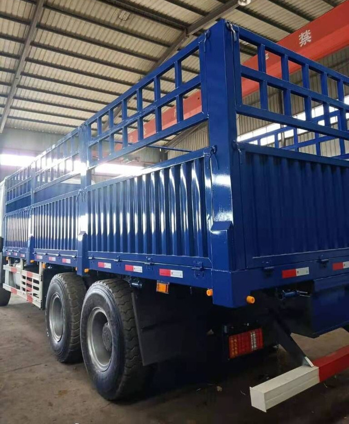 Sinotruk HOWO 375 6*4 Dump truck - Dobozos felépítményű teherautó: 5 kép. Sinotruk HOWO 375 6*4 Dump truck - Dobozos felépítményű teherautó: 5 kép.