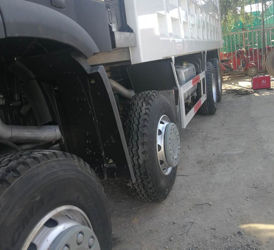 Sinotruk HOWO 375 8*4 Dump truck - Billenőplatós teherautó: 5 kép. Sinotruk HOWO 375 8*4 Dump truck - Billenőplatós teherautó: 5 kép.